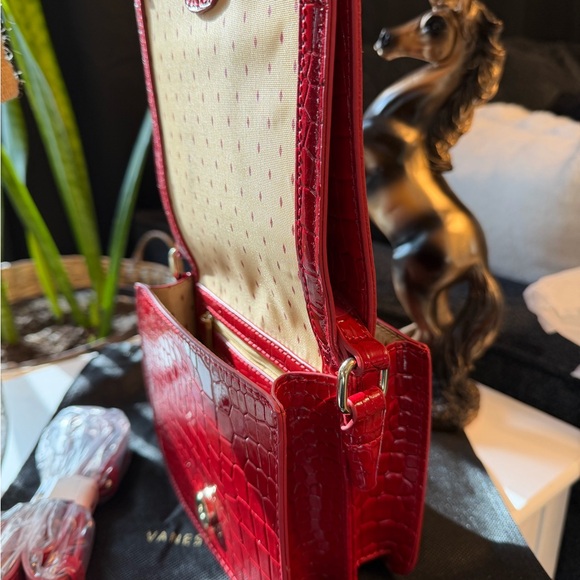 VANESSA WILLIAMS Red Croc-Embossed Crossbody Bag - Picture 9 of 15
